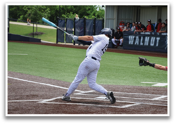 A baseball player is swinging a bat, while a catcher and an umpire watch. Contenido generado con IA