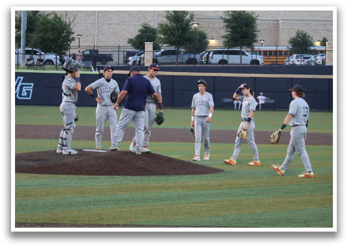 A group of baseball players on a field, some of them wearing grey uniforms. Contenido generado con IA