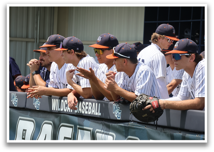 A group of baseball players on a field, some of them wearing number 3. Contenido generado con IA