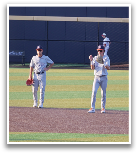 Two baseball players are standing on a field, one of them holding a bat. Contenido generado con IA