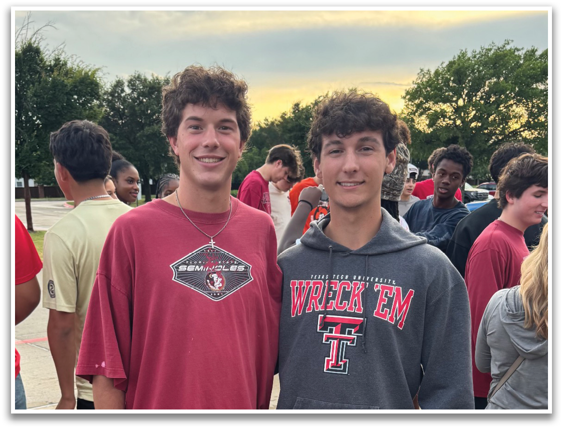 Two young men wearing red shirts and grey sweatpants pose for a picture. Contenido generado con IA