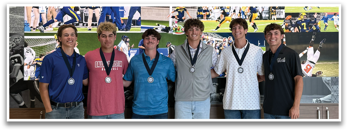A group of five young men pose for a picture in front of a sign that says “Better Athletes". Contenido generado con IA