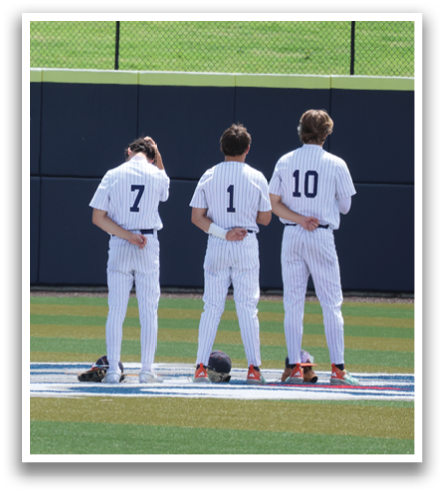 Three baseball players wearing white uniforms stand on a field. Contenido generado con IA