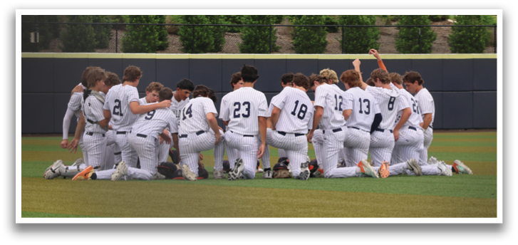 A group of baseball players huddle together on the field. Contenido generado con IA