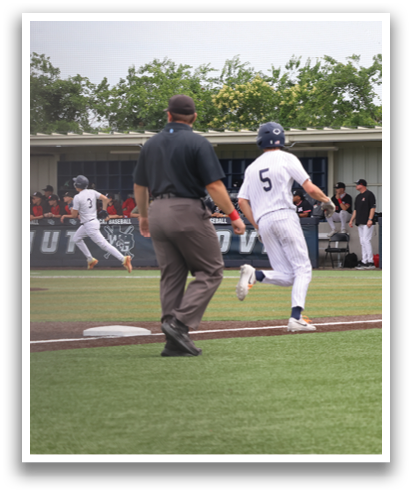 A baseball game is taking place with a player running to a base. Contenido generado con IA
