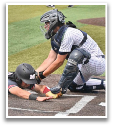 A baseball player slides into home plate while the catcher tries to tag him out. Contenido generado con IA