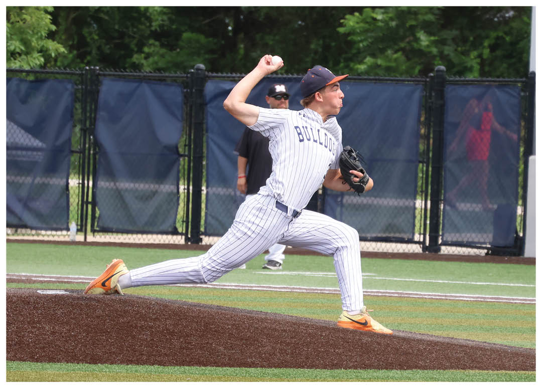 A baseball player in a grey uniform is pitching a ball. Contenido generado con IA