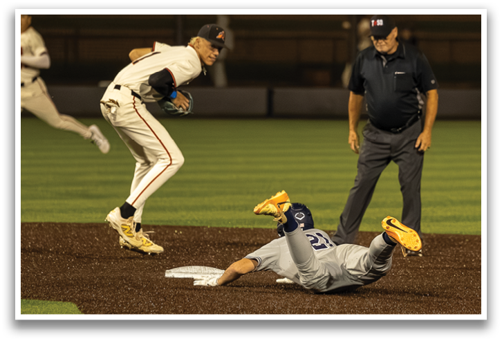 A baseball player slides into home plate, while the catcher tries to tag him out. The umpire is also present, observing the play. Contenido generado con IA