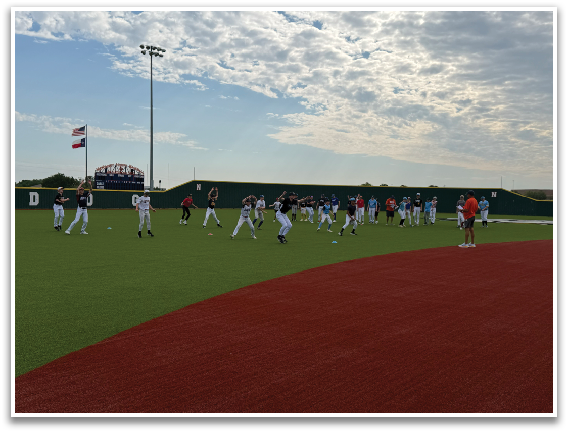 A group of people are playing baseball on a field. Contenido generado con IA