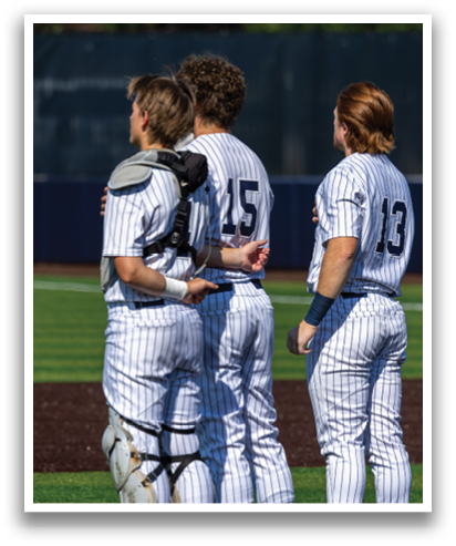 Three baseball players wearing number 15, 13, and 19 stand on the field. Contenido generado con IA