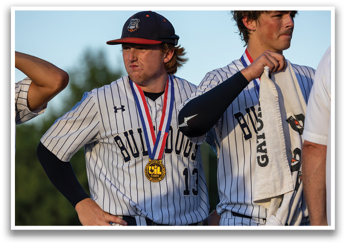 Three baseball players wearing uniforms and holding towels. Contenido generado con IA