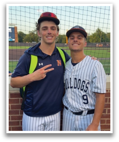 Two men wearing baseball uniforms pose for a picture. Contenido generado con IA