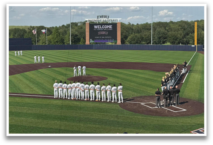 Baseball players in uniforms are standing on a field, some of them wearing red shoes. Contenido generado con IA