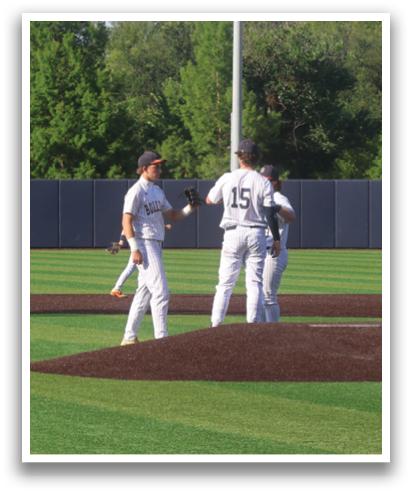 Two baseball players are standing on a field, one of them is a pitcher. Contenido generado con IA