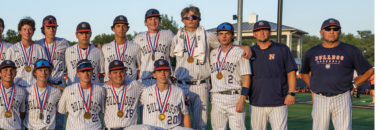 A group of young men pose for a photo on a baseball field. Contenido generado con IA