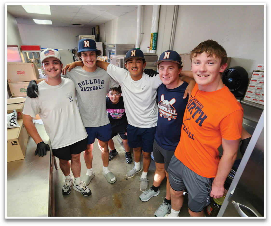 A group of young people pose for a picture in a kitchen. Contenido generado con IA