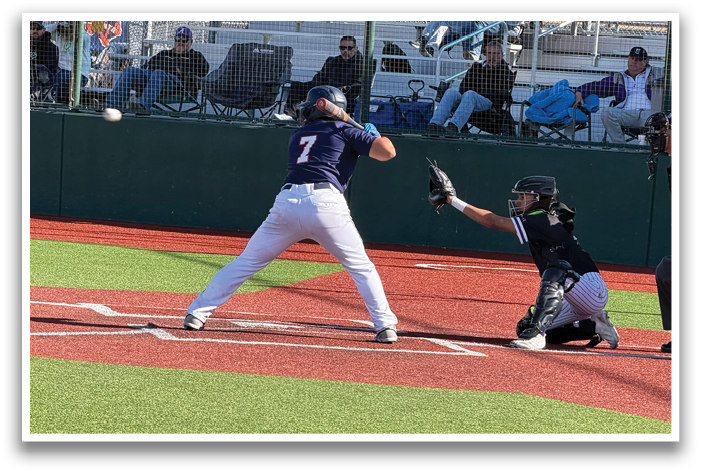 A baseball player is swinging a bat, while a catcher and umpire watch. The batter is wearing a blue shirt and white pants. Contenido generado con IA