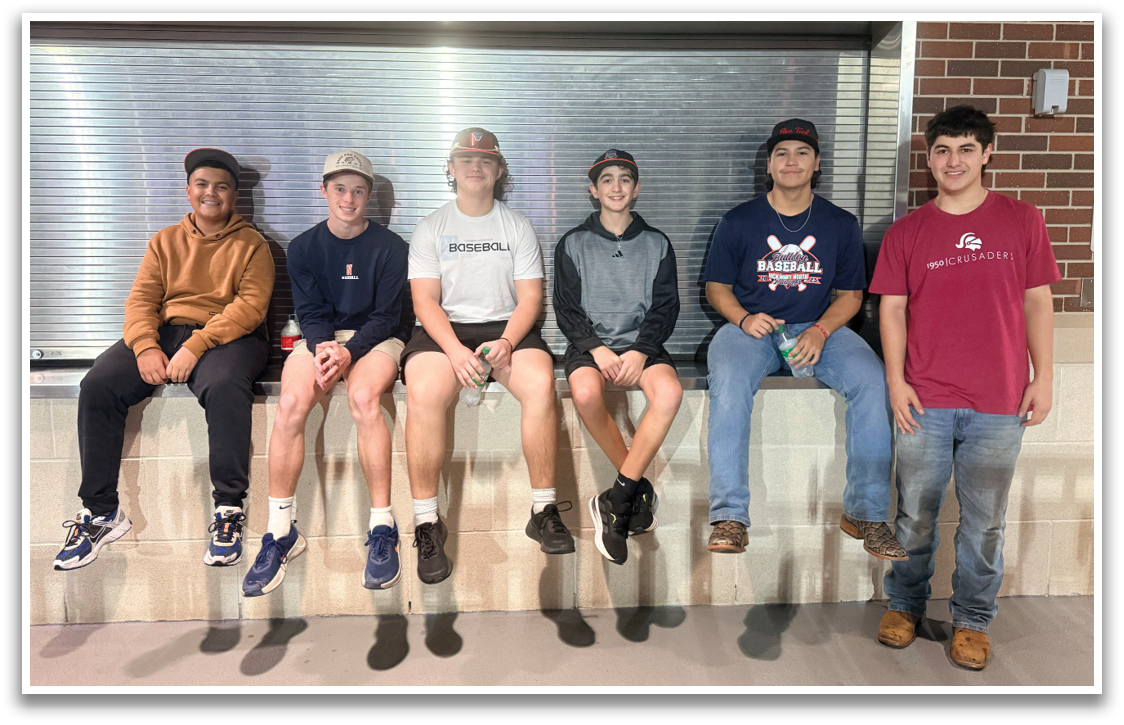Five young men are sitting on a ledge, posing for a picture. Contenido generado con IA