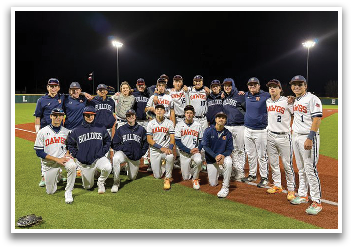 A group of baseball players posing for a photo on a field. Contenido generado con IA