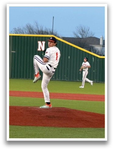 A baseball game is in progress with a player in the outfield throwing the ball. Contenido generado con IA