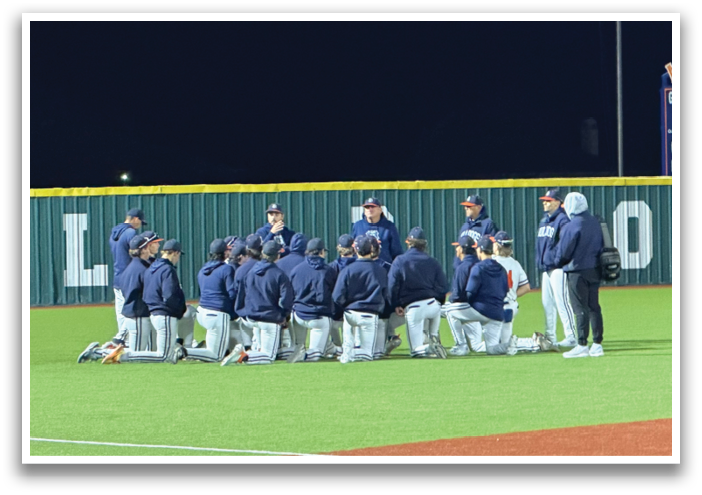 A group of baseball players are kneeling on a field, facing a flag. Contenido generado con IA