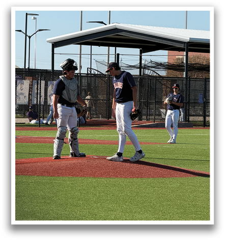 Baseball players on a field, some standing and some walking. Contenido generado con IA