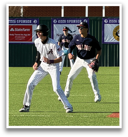 Three baseball players are running on a field. Contenido generado con IA