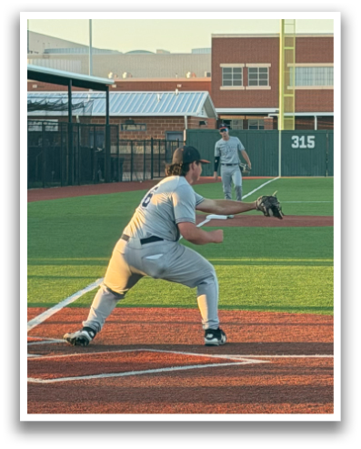 Two men playing baseball on a field. Contenido generado con IA