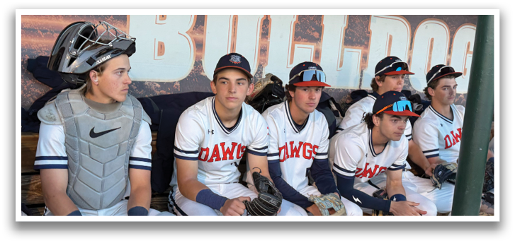 Baseball players sitting on bench, some wearing helmets. Contenido generado con IA