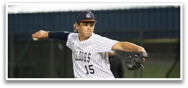 A baseball player in a white uniform is pitching a ball on a field. Contenido generado con IA