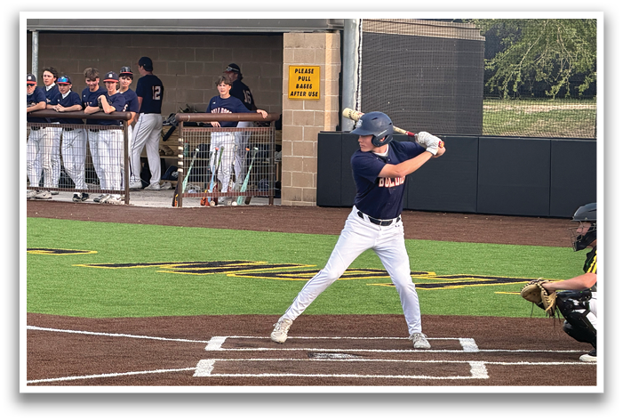 A baseball player is swinging a bat on a field, with a catcher and umpire behind him. Contenido generado con IA