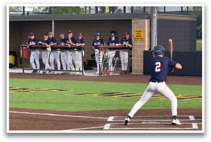 A baseball player is swinging a bat on a field, with a crowd of people watching from the dugout. Contenido generado con IA