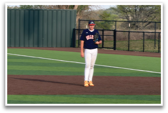 A woman wearing a blue shirt and white pants stands on a baseball field. Contenido generado con IA