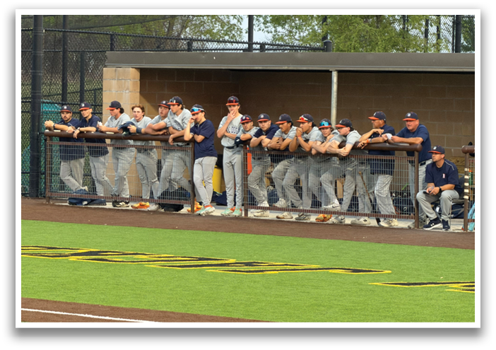 Baseball players are sitting on a bench, watching the game. Contenido generado con IA