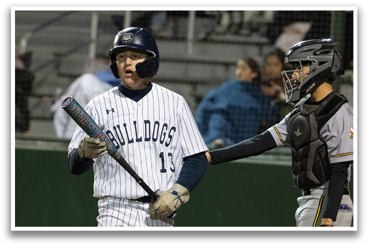 A baseball player is walking across the field while holding a bat. Contenido generado con IA