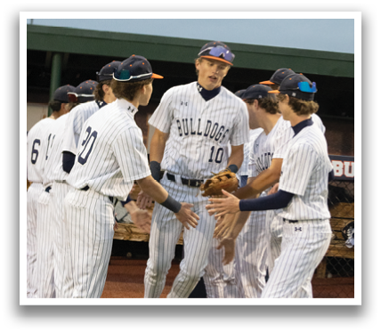 Baseball players in uniforms shake hands on the field. Contenido generado con IA