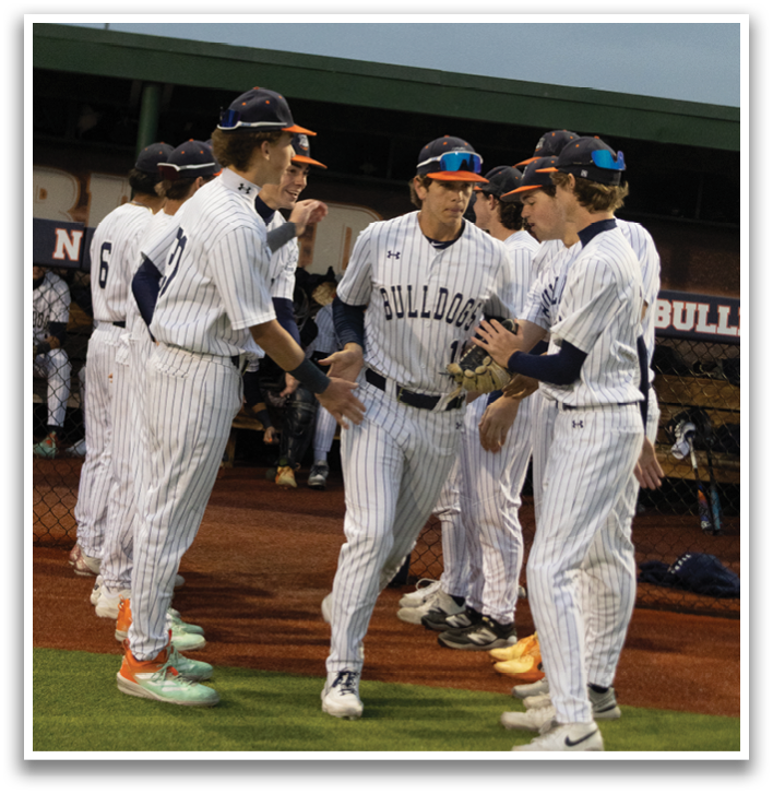 A group of baseball players wearing blue and white uniforms are standing on the field, shaking hands and congratulating each other. Contenido generado con IA