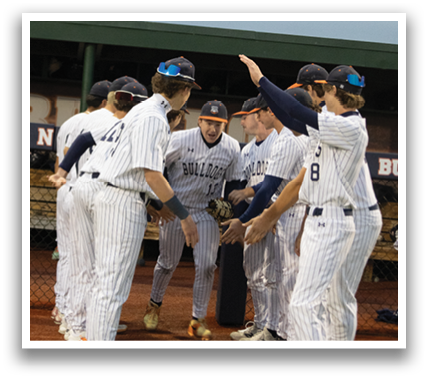 Baseball players on a field, some wearing blue and white uniforms, shaking hands and congratulating each other. Contenido generado con IA