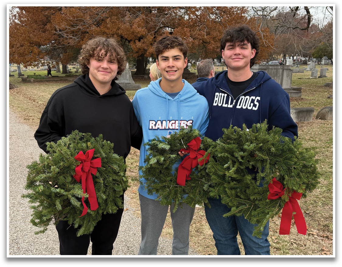 Three people are standing next to each other, holding wreaths. Contenido generado con IA