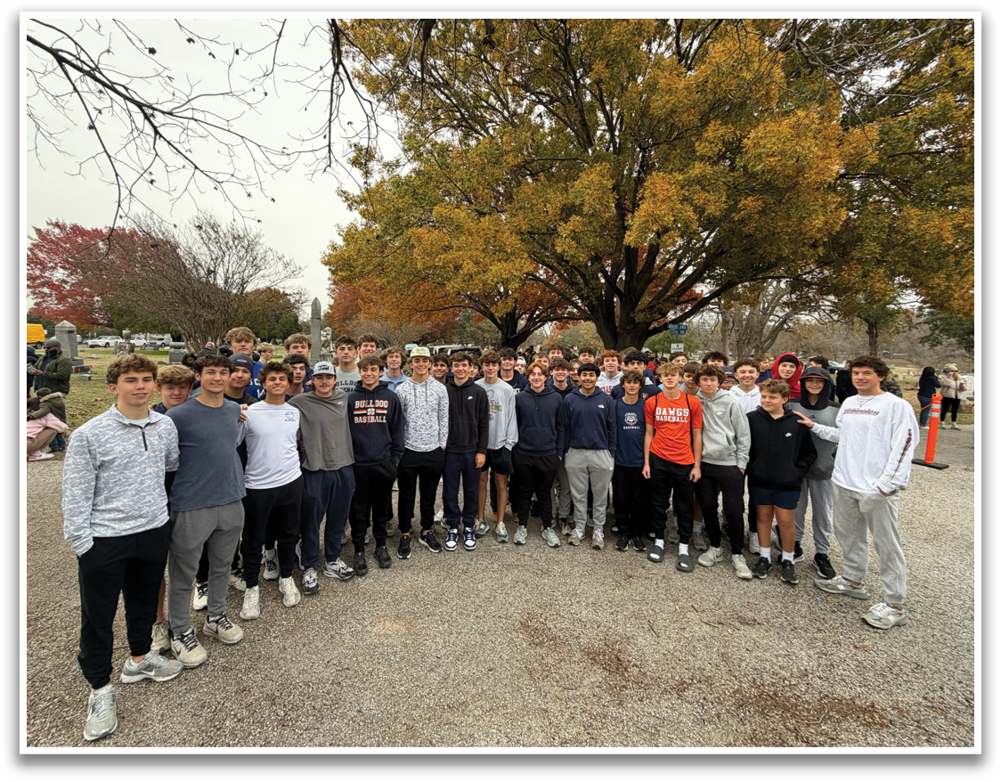 A group of young people pose for a photo in front of a tree. Contenido generado con IA