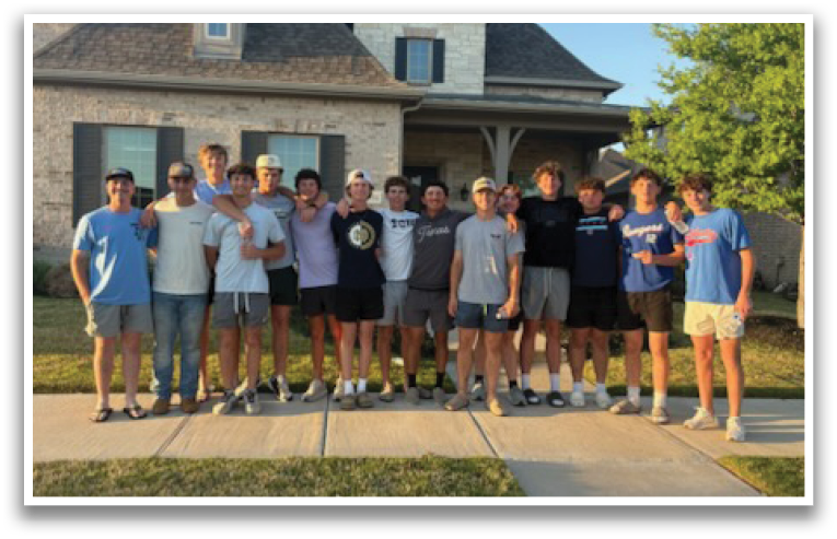 A group of young men pose for a photo in front of a house. Contenido generado con IA
