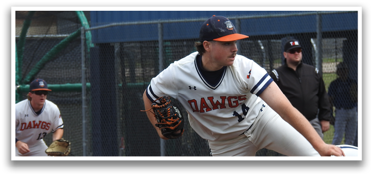 A baseball player in a white uniform is pitching a ball on a field. Contenido generado con IA