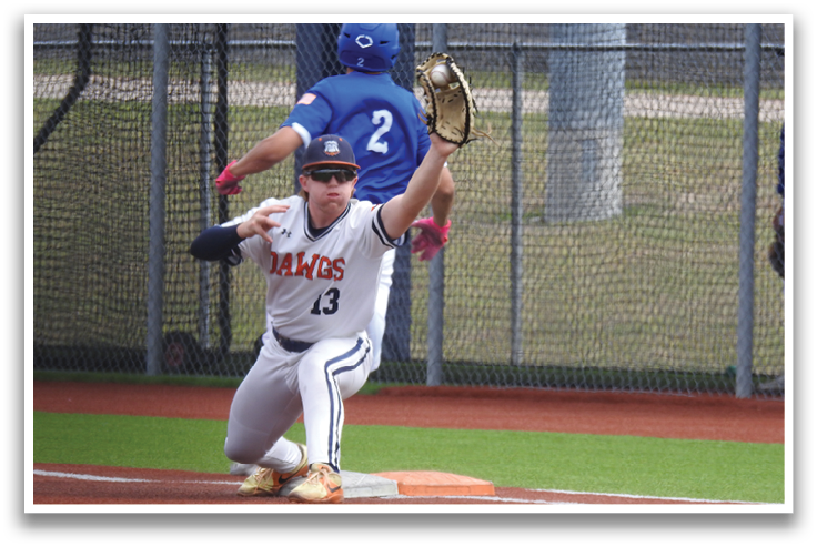 A baseball player is sliding into home plate while another player is trying to catch the ball. Contenido generado con IA