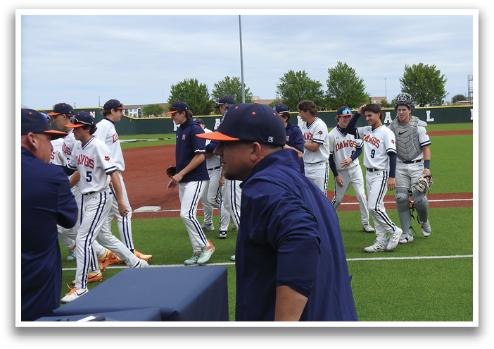 Baseball players on a field with a coach. Contenido generado con IA
