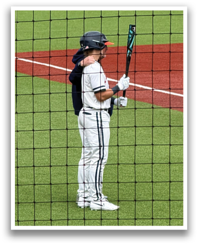 A baseball player is standing on the field, holding a bat. Contenido generado con IA