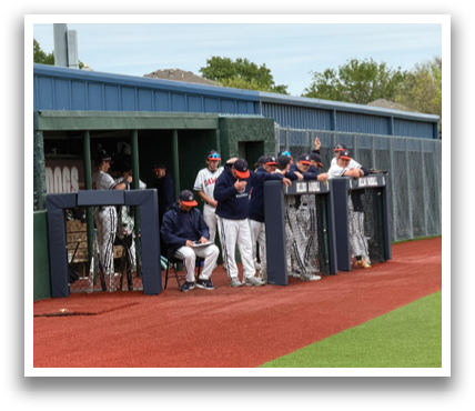 A group of men are sitting on a bench in a baseball dugout. Contenido generado con IA