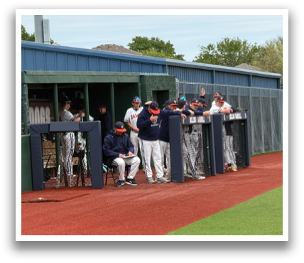 A group of men are sitting on a bench in a baseball dugout. Contenido generado con IA