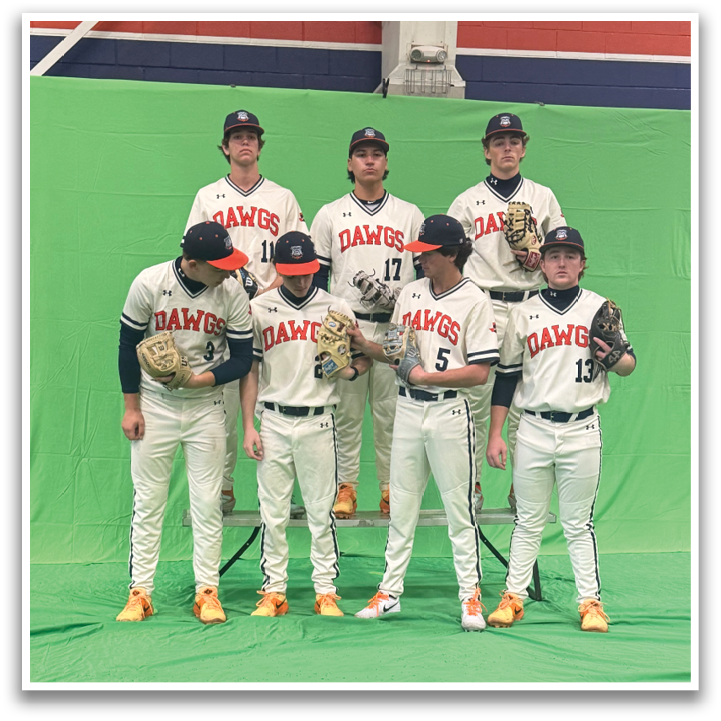 A group of baseball players pose for a picture in front of a green backdrop. Contenido generado con IA