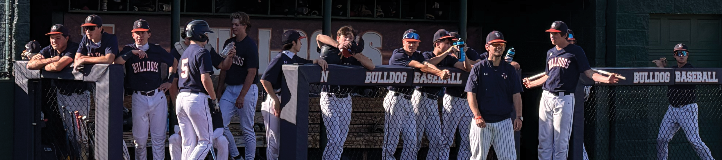 A group of baseball players are standing on a baseball field. Contenido generado con IA