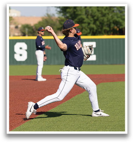 Two baseball players on a field, one throwing a ball and the other watching. Contenido generado con IA